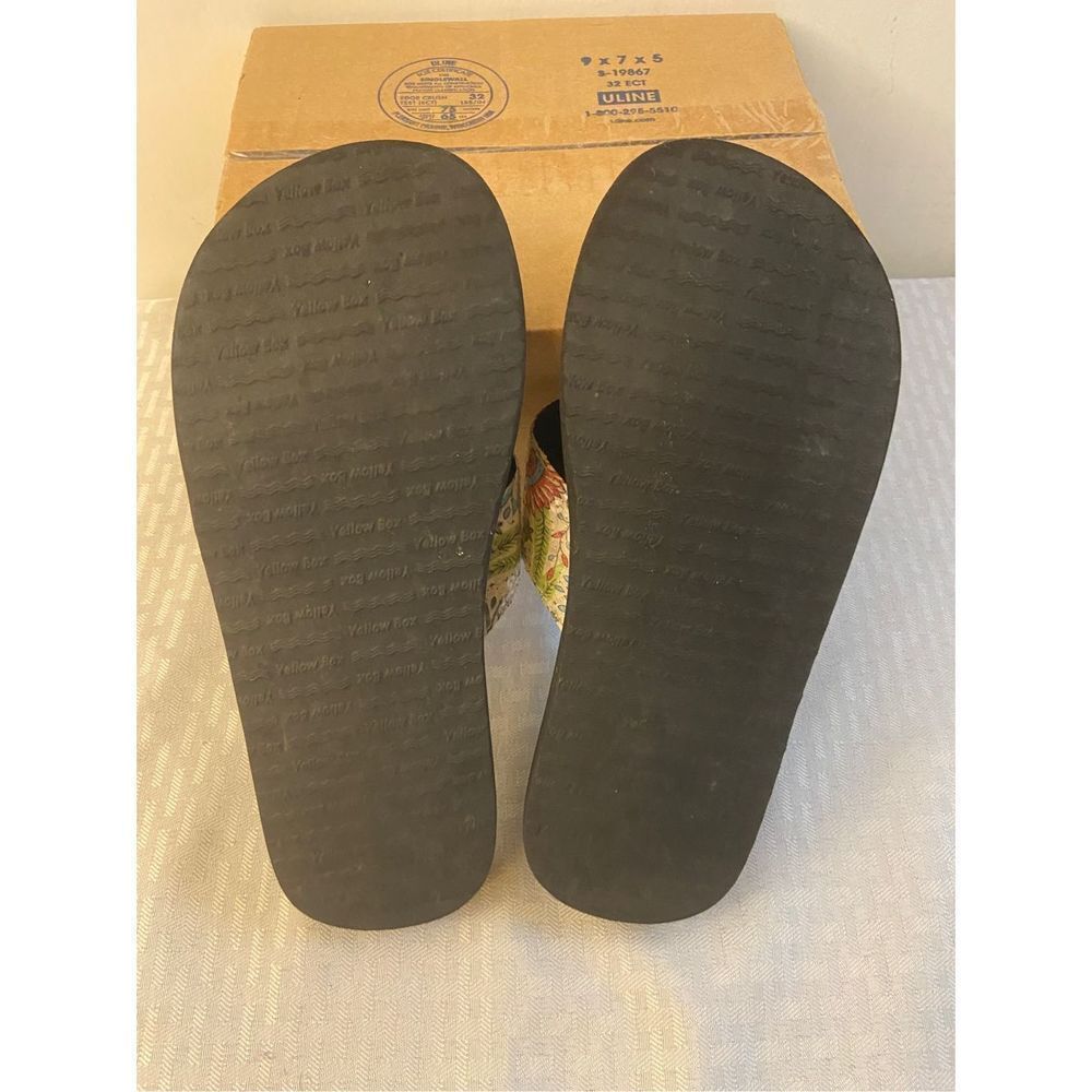 Yellow‎ box sequins flowers flip flops size 7 - Picture 2 of 3